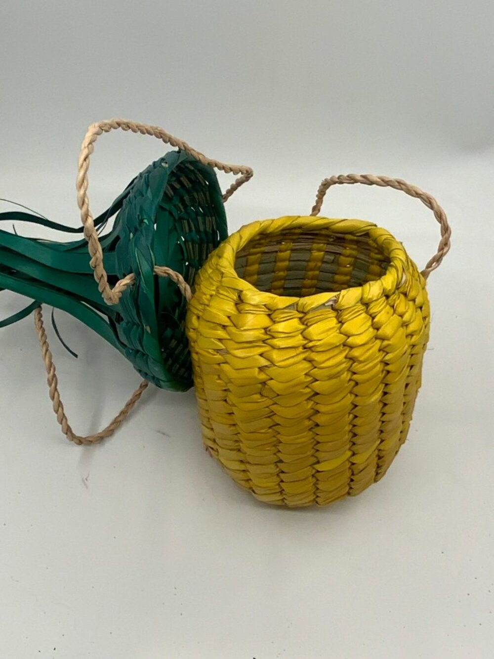 Vintage Woven Pineapple Novelty Straw Purse Basket Bag - Picture 2 of 2